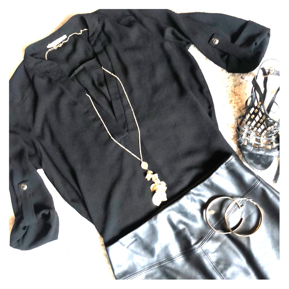 Black mid length sleeves V-neck blouse